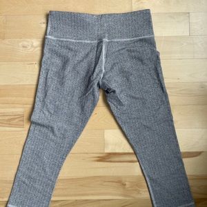 Lululemon gray herringbone wunder under capris